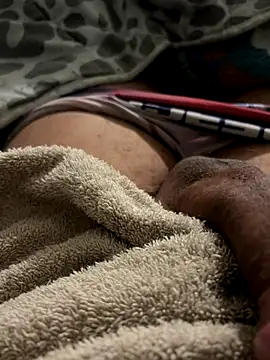 Snapshot of youyou933 chatting on 10-08-25, 04:32 youyou933 online show from 10-08-25, 04:32