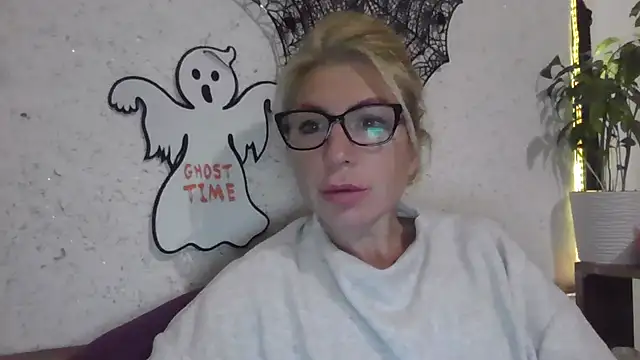 fox red lady7 online show from 10-29-25, 06:09