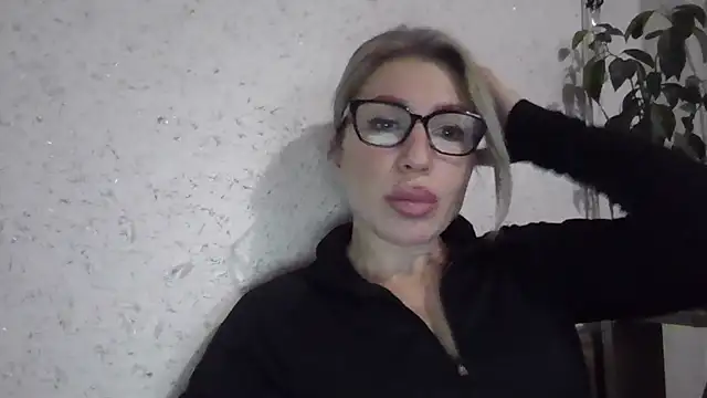 fox red lady7 online show from 12-20-25, 10:22