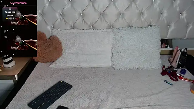 Cherrylionn online show from 04-10-26, 05:23