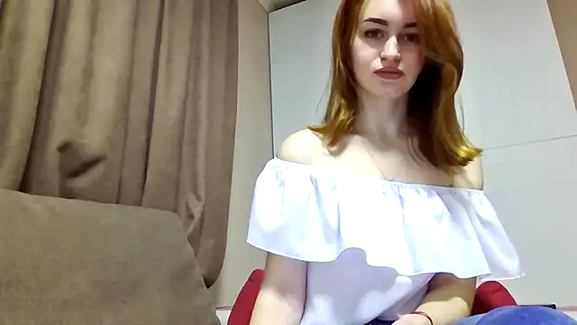 Snapshot of Requellia chatting on 10-31-25, 09:49 Requellia online show from 10-31-25, 09:49