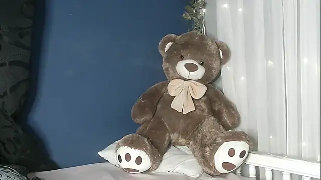 lishainparis18 online show from 03-28-26, 05:23