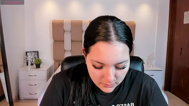 sofiacaramel online show from 12-18-25, 04:13