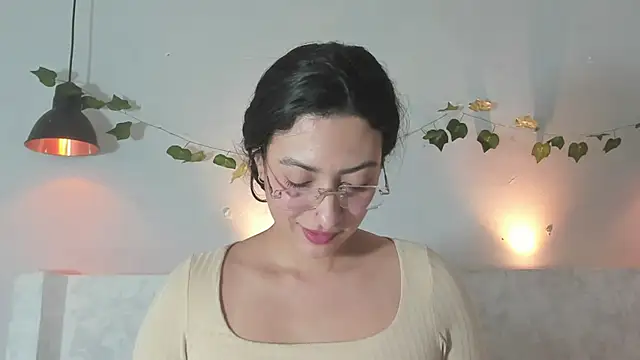 victoria flores1 online show from 11-30-25, 12:03