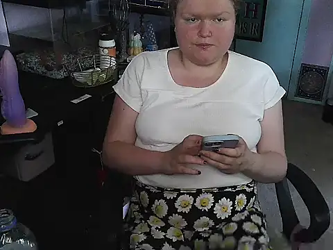 Snapshot of KadiSparkle chatting on 09-17-25, 02:08 KadiSparkle online show from 09-17-25, 02:08