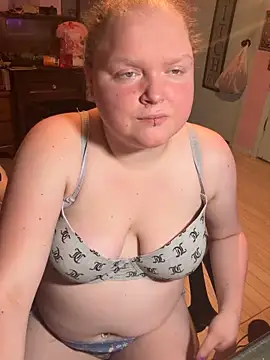 Snapshot of KadiSparkle chatting on 11-11-25, 04:12 KadiSparkle online show from 11-11-25, 04:12