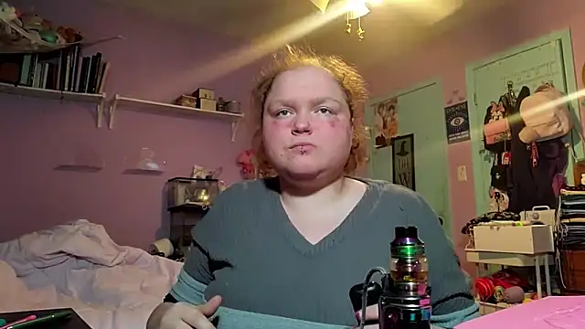 Snapshot of KadiSparkle chatting on 02-15-26, 11:56 KadiSparkle online show from 02-15-26, 11:56