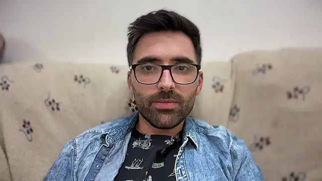 Snapshot of Alicante34 chatting on 10-18-25, 02:14 Alicante34 online show from 10-18-25, 02:14