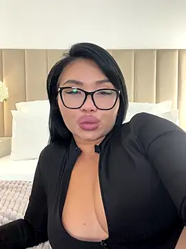 Mia stepMOM online show from 10-14-25, 06:20