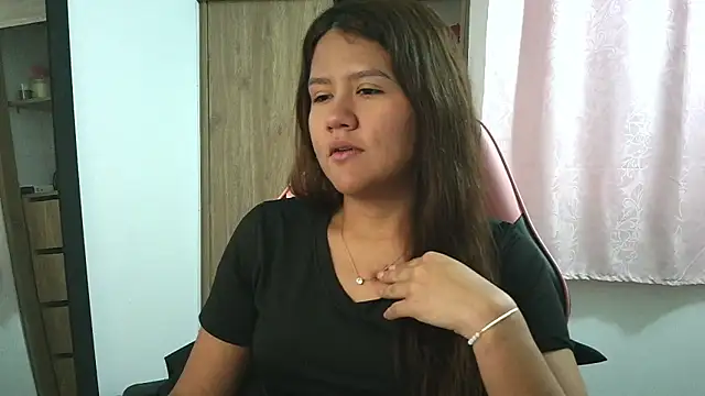 Oliviawatson1 online show from 10-27-25, 12:20