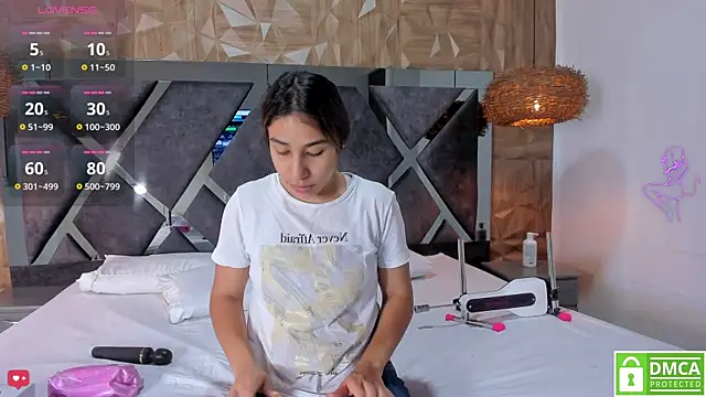 Selene  Lopez  online show from 11-28-25, 08:00