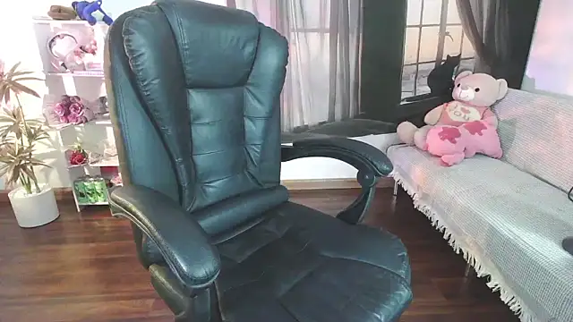 Suzie Wet Cave online show from 11-02-25, 07:05