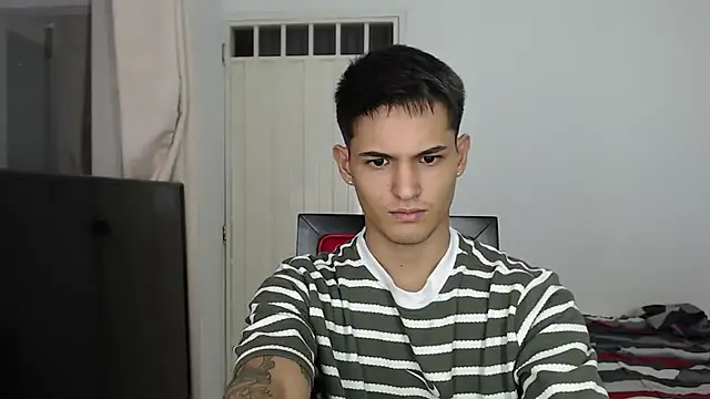 Alex mojica online show from 11-21-25, 03:11