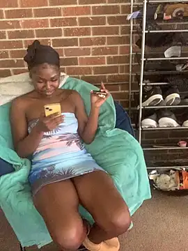 Snapshot of sprinklingfairy chatting on 10-27-25, 03:38 sprinklingfairy online show from 10-27-25, 03:38