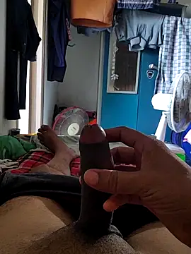 hotbull30 online show from 05-12-26, 12:24