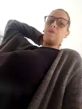 Mila Luciphya online show from 11-18-25, 12:09