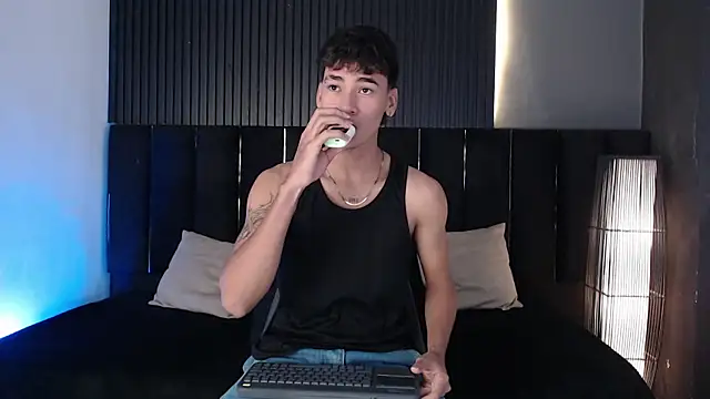 Dominic ghost online show from 01-10-26, 03:08