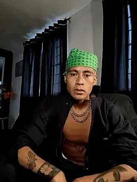 Snapshot of FoolingIntent chatting on 10-17-25, 10:56 FoolingIntent online show from 10-17-25, 10:56