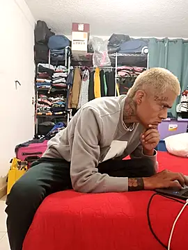 Snapshot of FoolingIntent chatting on 11-07-25, 11:32 FoolingIntent online show from 11-07-25, 11:32