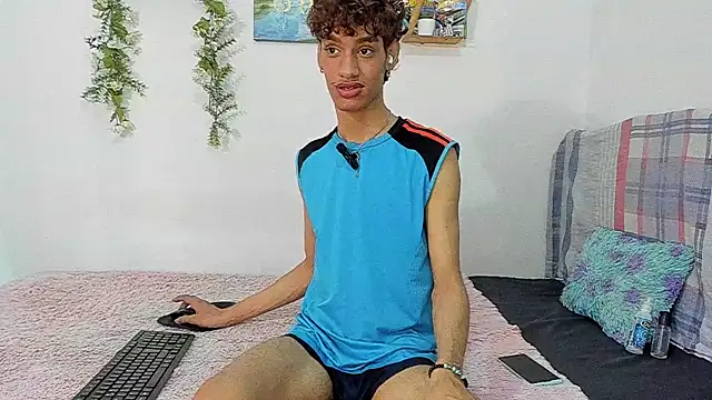 Snapshot of Peterfrost19 chatting on 11-09-25, 03:27 Peterfrost19 online show from 11-09-25, 03:27