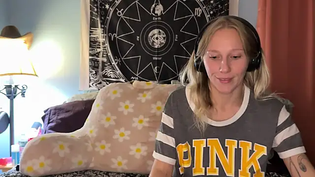 Snapshot of onlysunidreamss chatting on 10-11-25, 02:22 onlysunidreamss online show from 10-11-25, 02:22