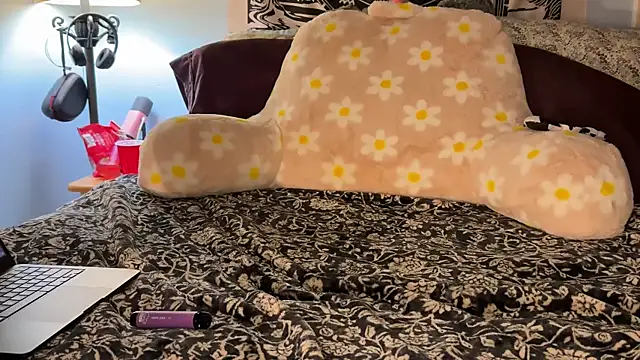 Snapshot of onlysunidreamss chatting on 10-16-25, 01:17 onlysunidreamss online show from 10-16-25, 01:17