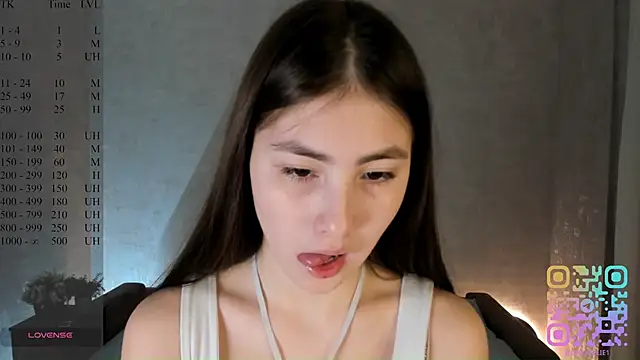 LynetteDanley online show from 11-23-25, 05:02