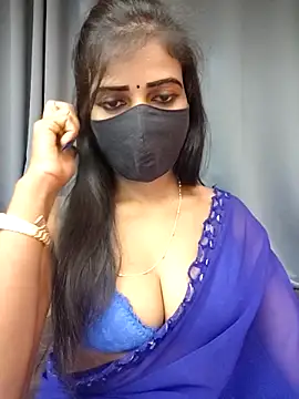 Snapshot of Misss-julli chatting on 02-12-26, 02:23 Misss-julli online show from 02-12-26, 02:23