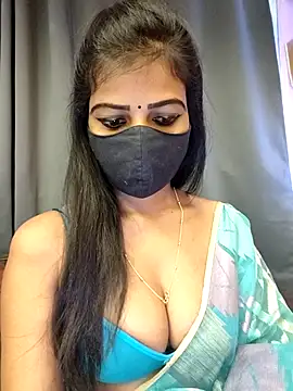 Snapshot of Misss-julli chatting on 02-13-26, 06:42 Misss-julli online show from 02-13-26, 06:42
