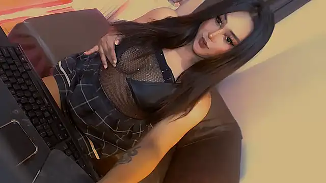 Lilly-lou online show from 11-20-25, 05:07