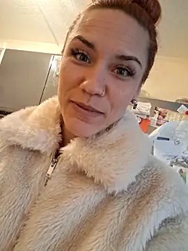 SlimBellaa online show from 10-31-25, 11:44