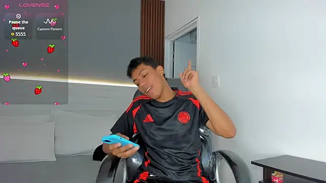 Brunette  boy online show from 01-16-26, 03:32