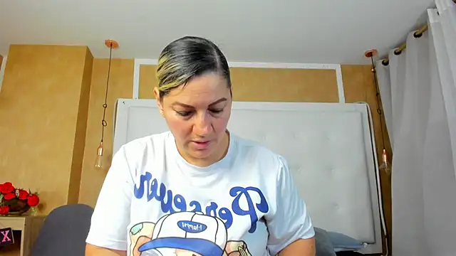 Snapshot of Heidy_milf chatting on 06-22-26, 08:39 Heidy milf online show from 06-22-26, 08:39
