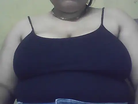 Snapshot of bloomblush chatting on 11-12-25, 04:35 bloomblush online show from 11-12-25, 04:35