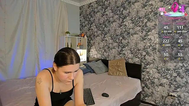 Laila Blarr online show from 10-22-25, 11:10