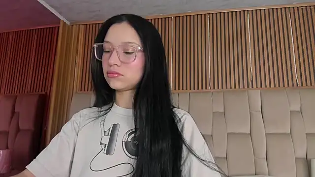Snapshot of Sophie_Calloway chatting on 04-23-26, 01:35 Sophie Calloway online show from 04-23-26, 01:35