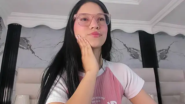 Snapshot of Sophie_Calloway chatting on 04-24-26, 01:35 Sophie Calloway online show from 04-24-26, 01:35