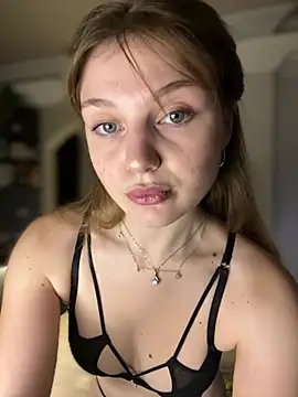 Snapshot of Emaline_Fane chatting on 07-05-26, 07:54 Emaline Fane online show from 07-05-26, 07:54