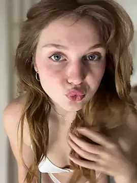 Snapshot of Emaline_Fane chatting on 07-15-26, 06:46 Emaline Fane online show from 07-15-26, 06:46