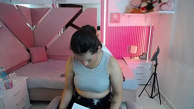 Mia garcia28 online show from 11-14-25, 07:45