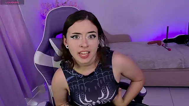 Mia wee online show from 04-20-26, 03:59