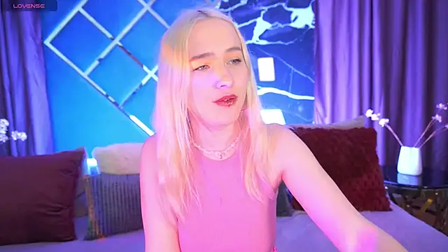 LilElfie online show from 02-11-26, 12:04