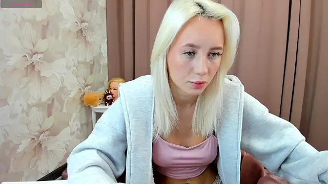 cute luucy online show from 10-13-25, 02:55