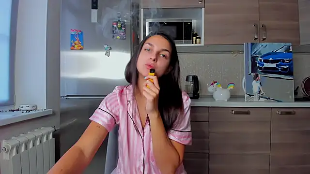 Snapshot of Guilana_baby chatting on 10-29-25, 12:29 Guilana baby online show from 10-29-25, 12:29