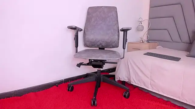 Maia 520 online show from 04-08-26, 05:57