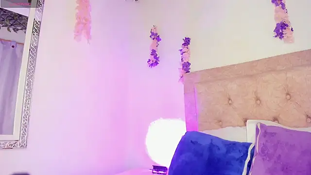 Snapshot of kendra_smiitch chatting on 10-25-25, 04:31 kendra smiitch online show from 10-25-25, 04:31