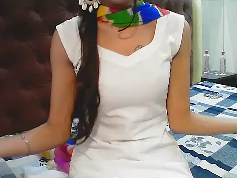 Snapshot of elize__ chatting on 09-20-25, 09:32 elize online show from 09-20-25, 09:32