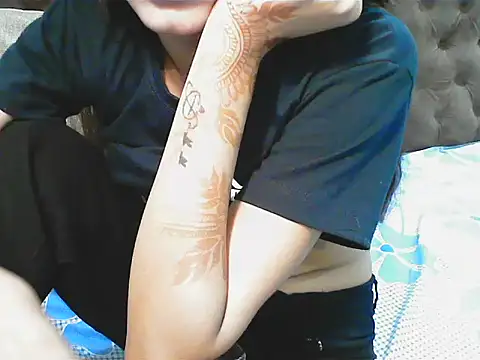 Snapshot of elize__ chatting on 09-23-25, 02:20 elize online show from 09-23-25, 02:20