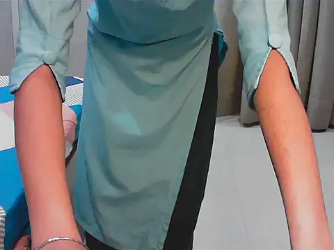 Snapshot of elize__ chatting on 09-30-25, 04:39 elize online show from 09-30-25, 04:39