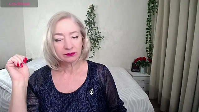 hunters woman online show from 11-30-25, 11:20